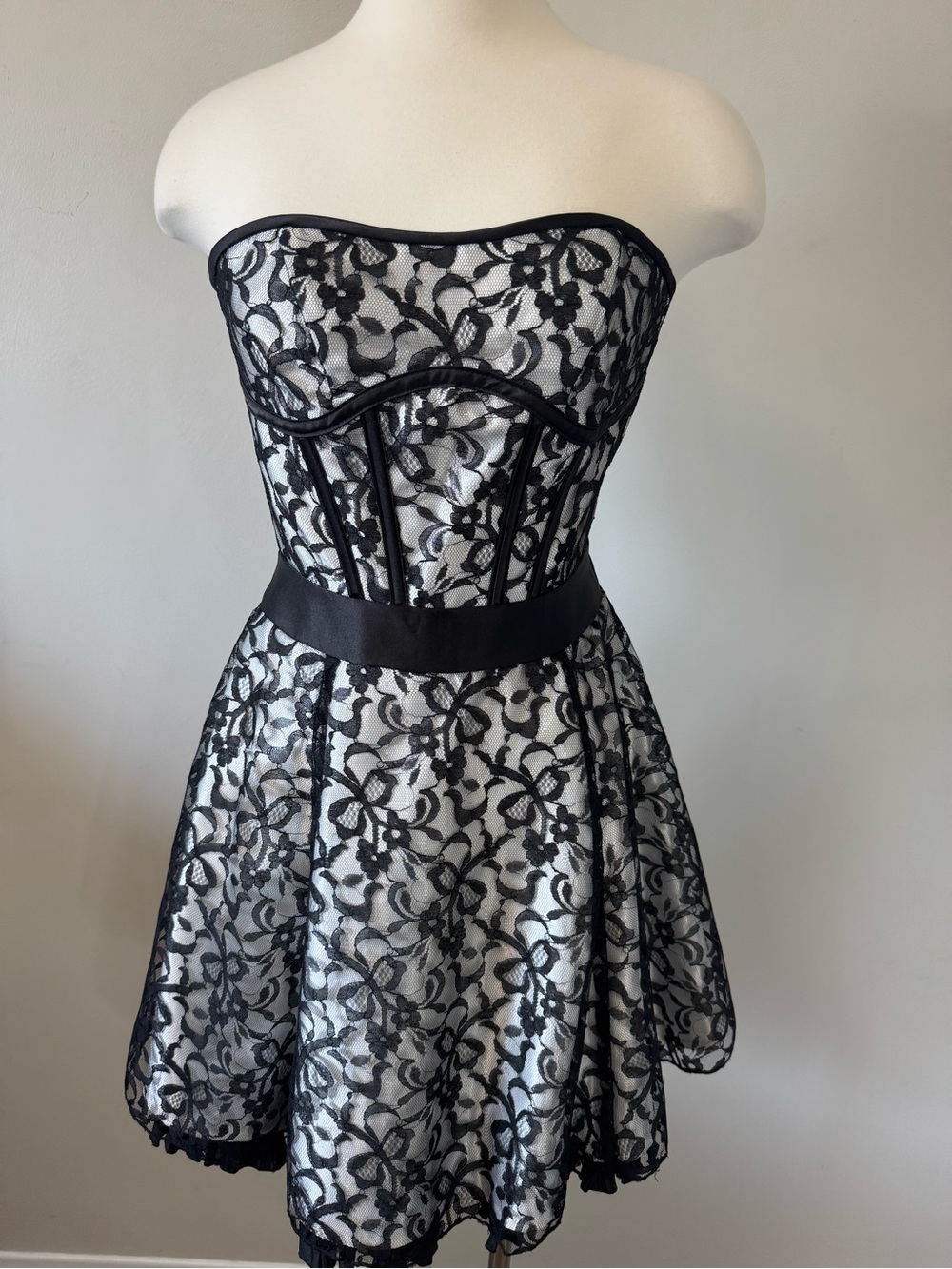 Jessica McClintock for Gunne Sax Black Lace Strapless Cocktail Dress over Ivory